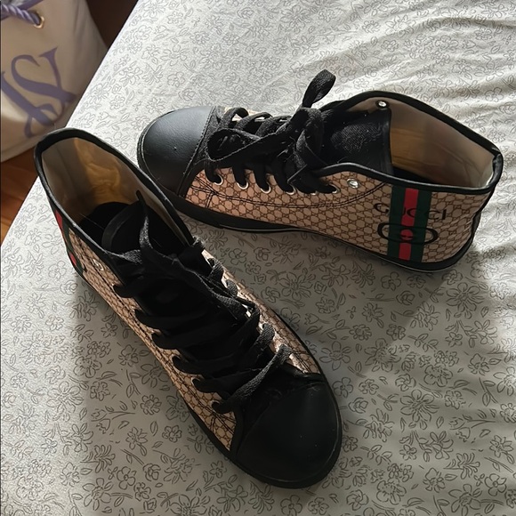 Gucci Black and Tan High-Top Sneakers with Signature Stripes - Picture 8 of 12